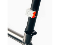 Tylna lampka rowerowa Bookman Block Light biała