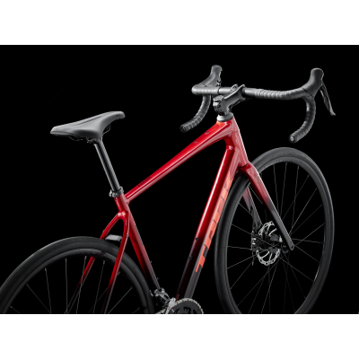 Rower szosowy Trek Domane AL 2 crimson to dark carmine fade 2026