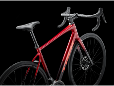 Rower szosowy Trek Domane AL 2 crimson to dark carmine fade 2026
